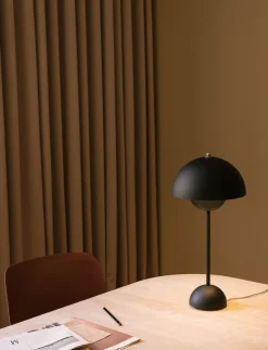 FlowerPot VP3 Tischleuchte