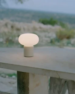 Karl-Johan Tischleuchte tragbar