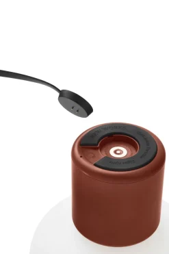 Karl-Johan Tischleuchte tragbar