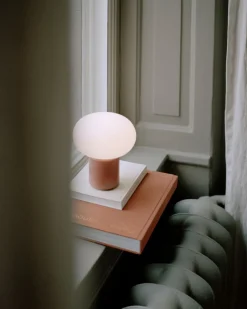 Karl-Johan Tischleuchte tragbar